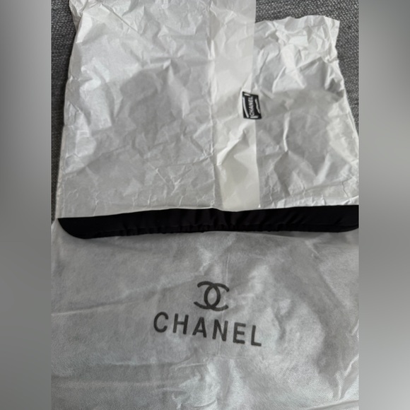CHANEL Beaute Black Quilted Laptop Case - Picture 9 of 11